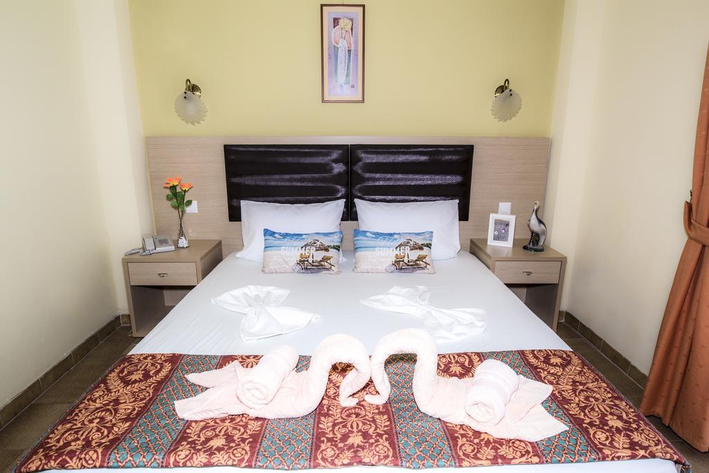 Dionisos Palms Apartments パラリア・ディオニショウ エクステリア 写真